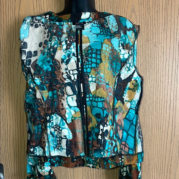 ❄️3/$15❄️Colorful Abstract Pattern Jacket - Picture 8 of 11